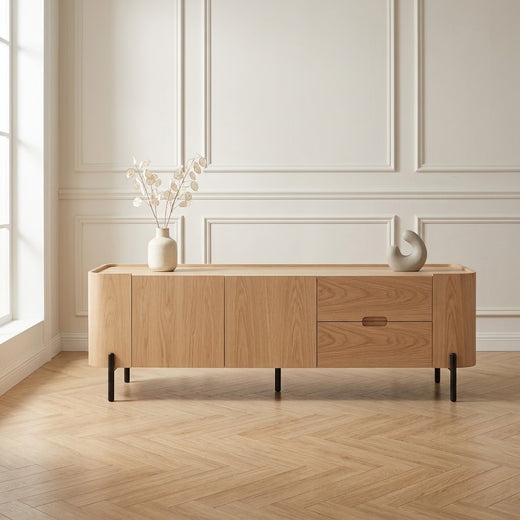 Meuble TV Anatole en chêne clair 180 cm, deux portes et deux tiroirs sur pieds fins en métal noir