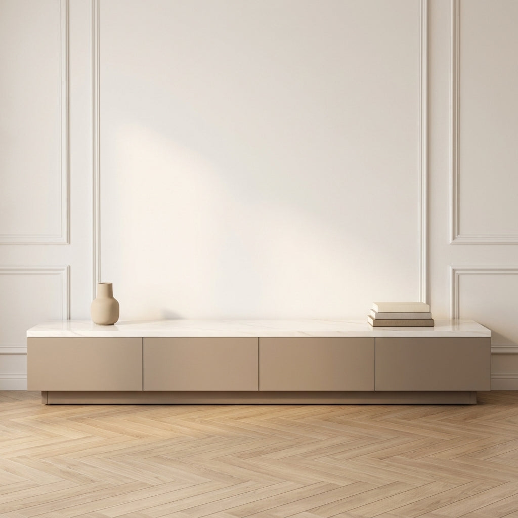 Meuble TV Isidore laqué taupe à plateau effet marbre blanc, quatre façades sans poignée