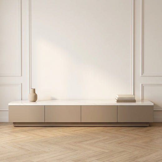 Meuble TV Isidore laqué taupe à plateau effet marbre blanc, quatre façades sans poignée
